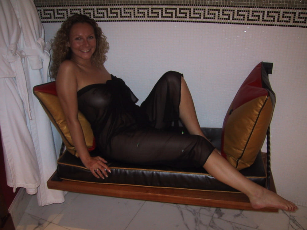 Anne a MilF from the UK - 140 Photos 