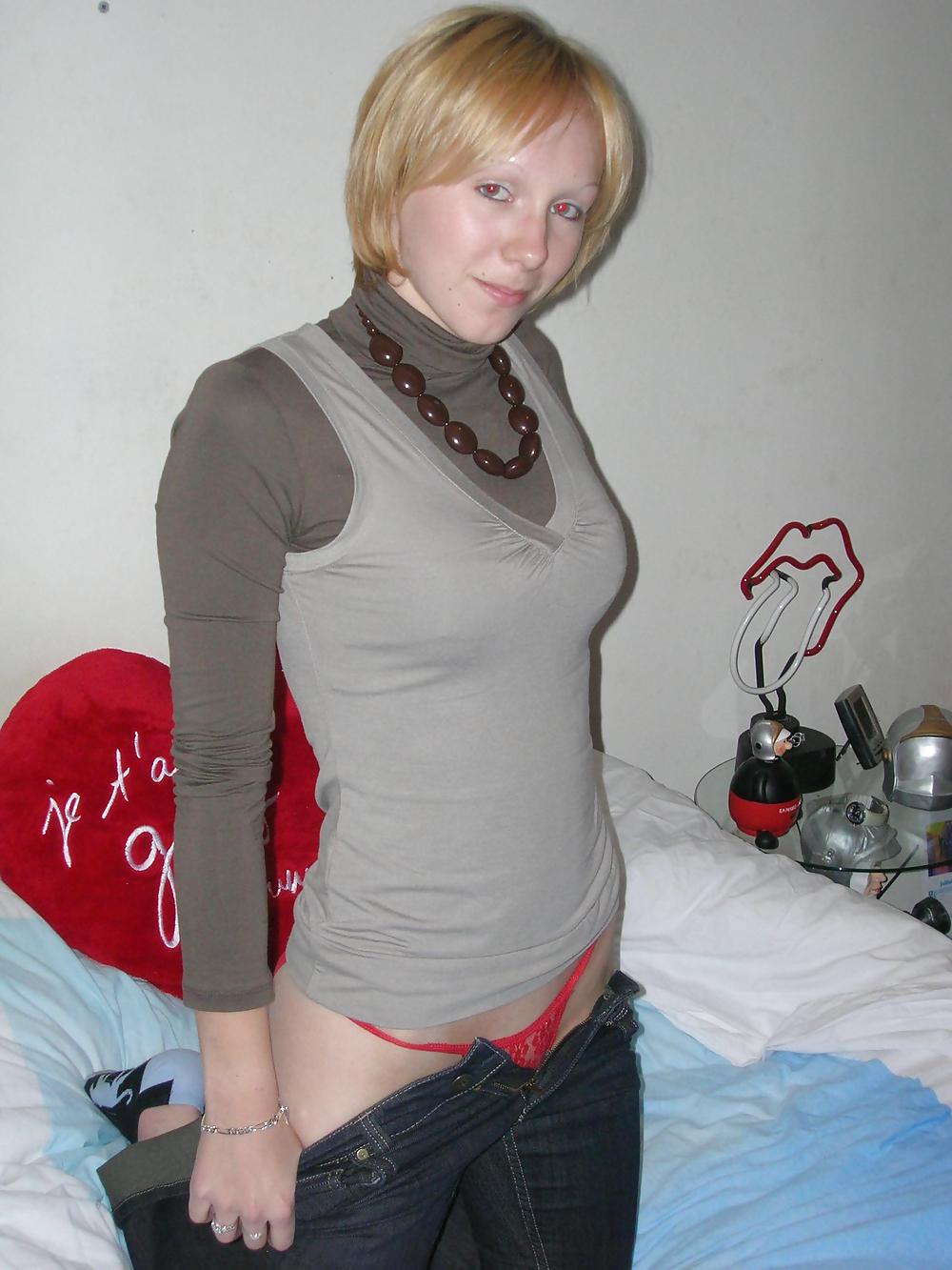 TEEN POSING AND MASTURBATING pict gal