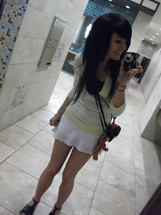 EMO Queen Bailey (NonNude) pict gal