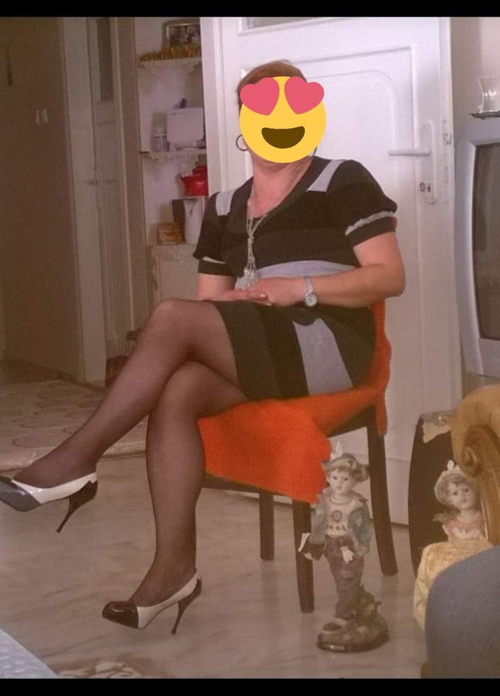 Turkish MILFS Mom Stockings Mature Lady Mama Turkey - 4 Photos 