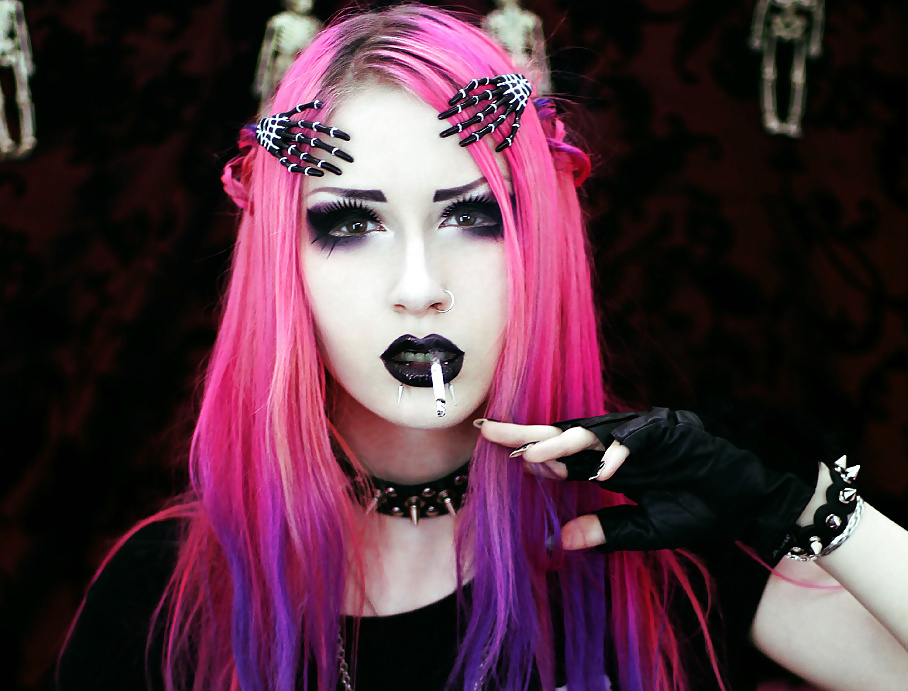 sexy strange goth girl pict gal