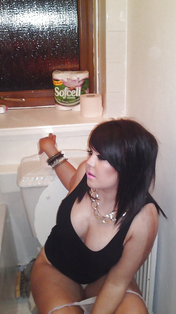 Sitting Pretty Too pict gal