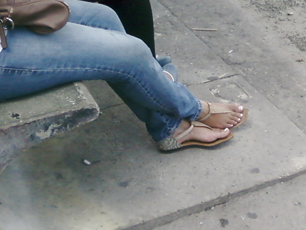 feet in flip flop pict gal