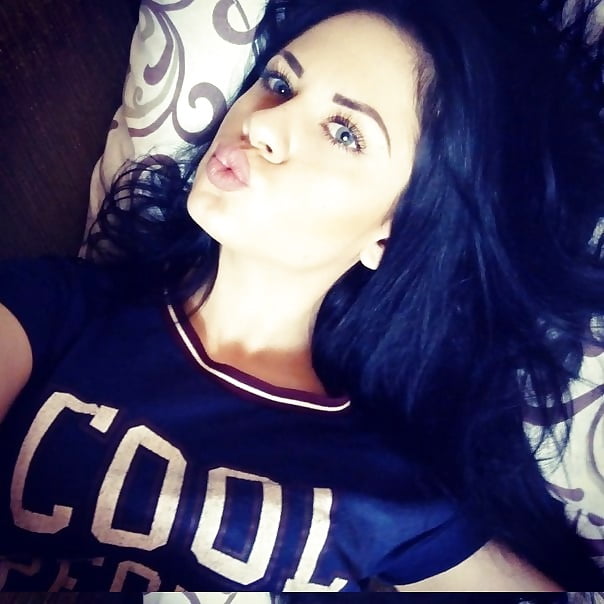 A lean, but attractive Anastacia. pict gal