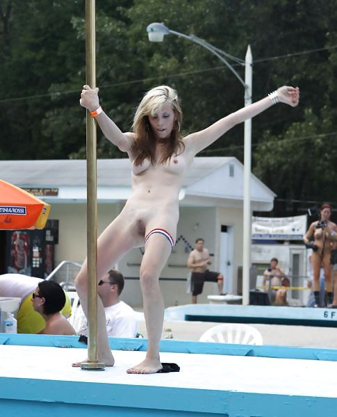 Erotic porn pole dancing in the open air pict gal