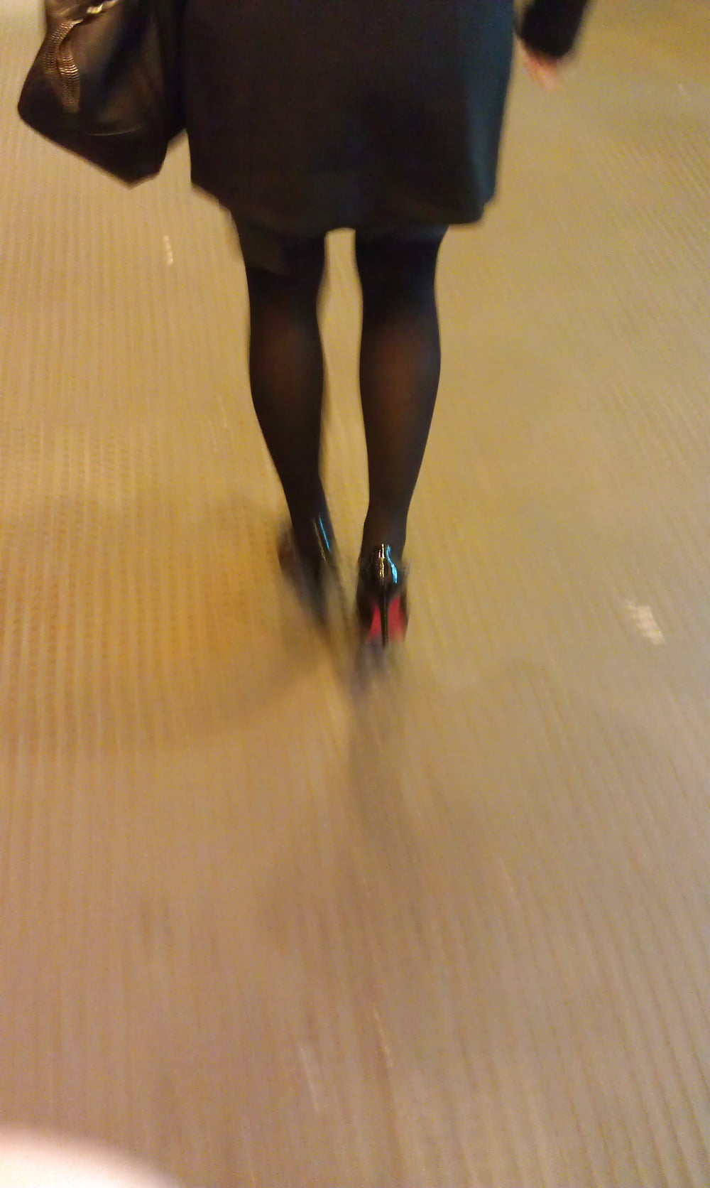 Voyeur.Candid.2 (27) Legs Street pict gal