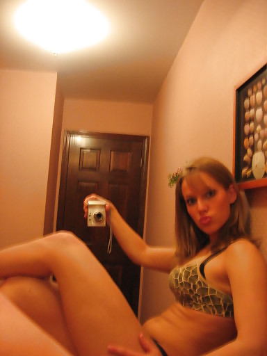 Teen showing herself pict gal