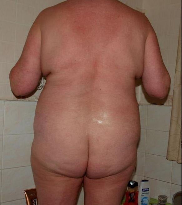 Softening his body in the bathroom - 8 Photos 