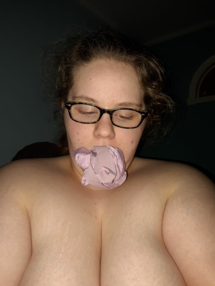 First time exposed! 18 year old slut exposed- 22 Photos 