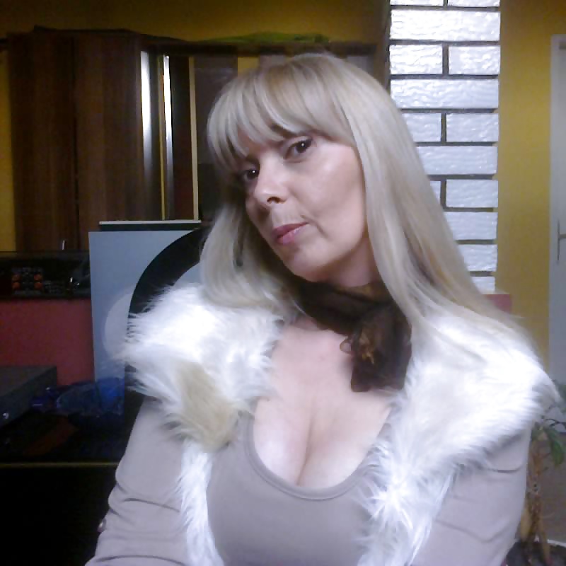 Serbian MILF Ivana R. pict gal