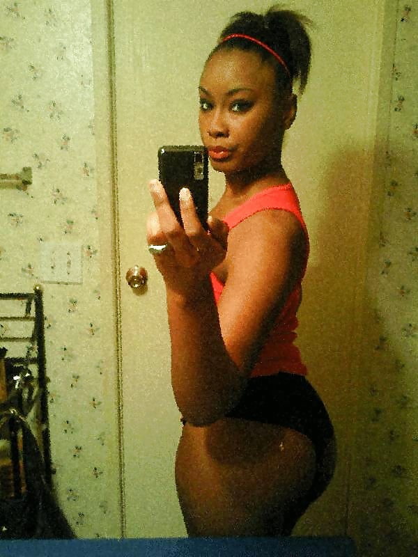 20-year old ebony girl with thick body pict gal