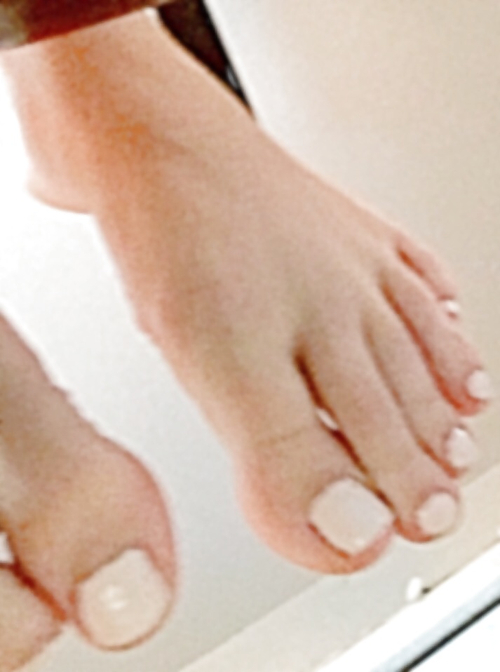 Andrea's Sexy Body and Feet pict gal