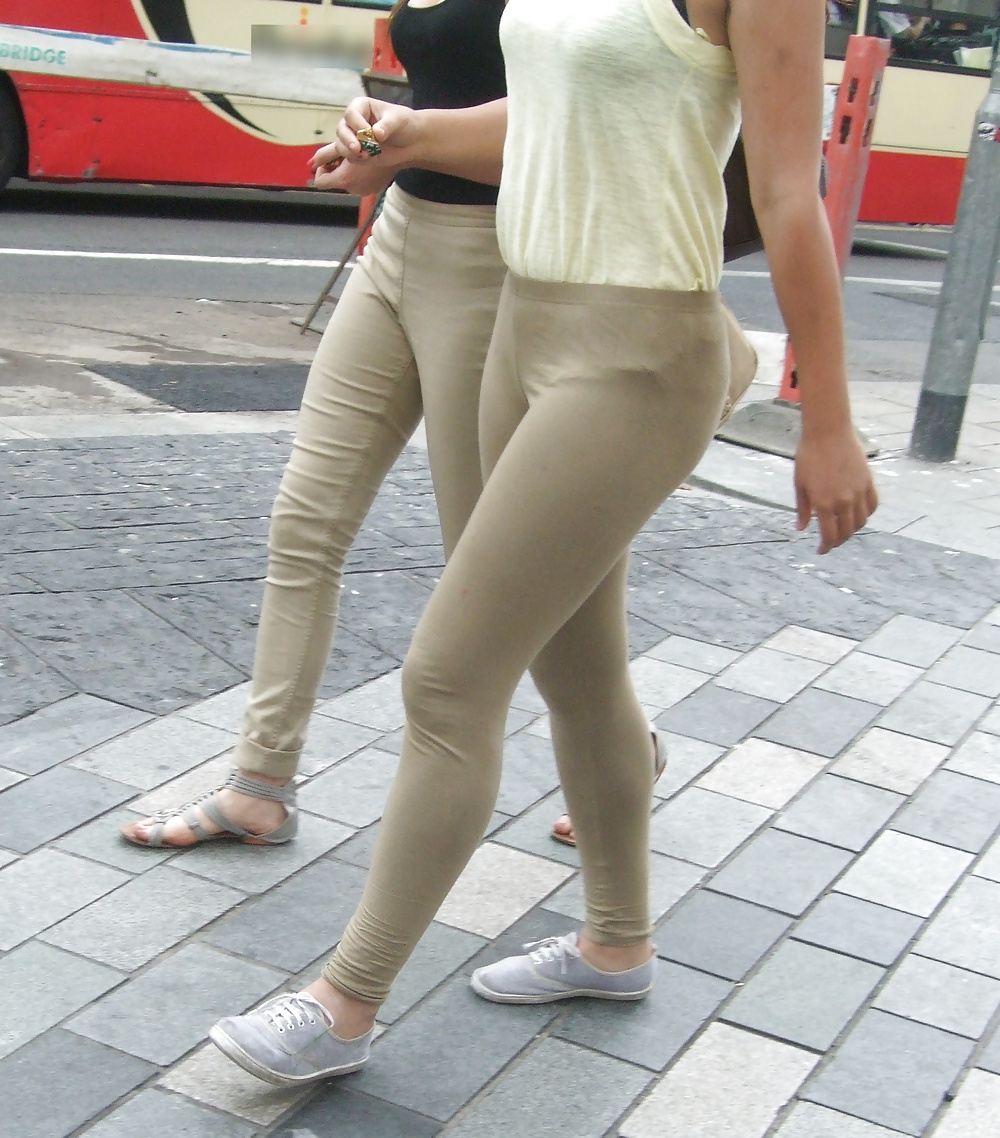 British Teens in Leggings pict gal