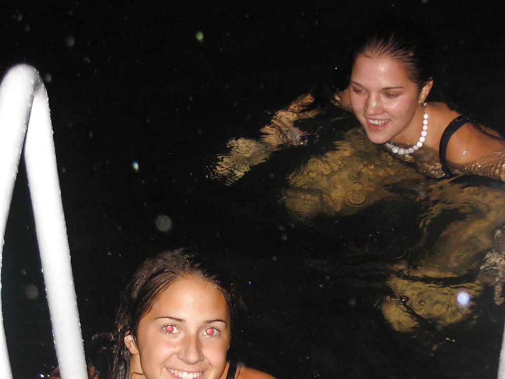 Bra Babes 85 pict gal