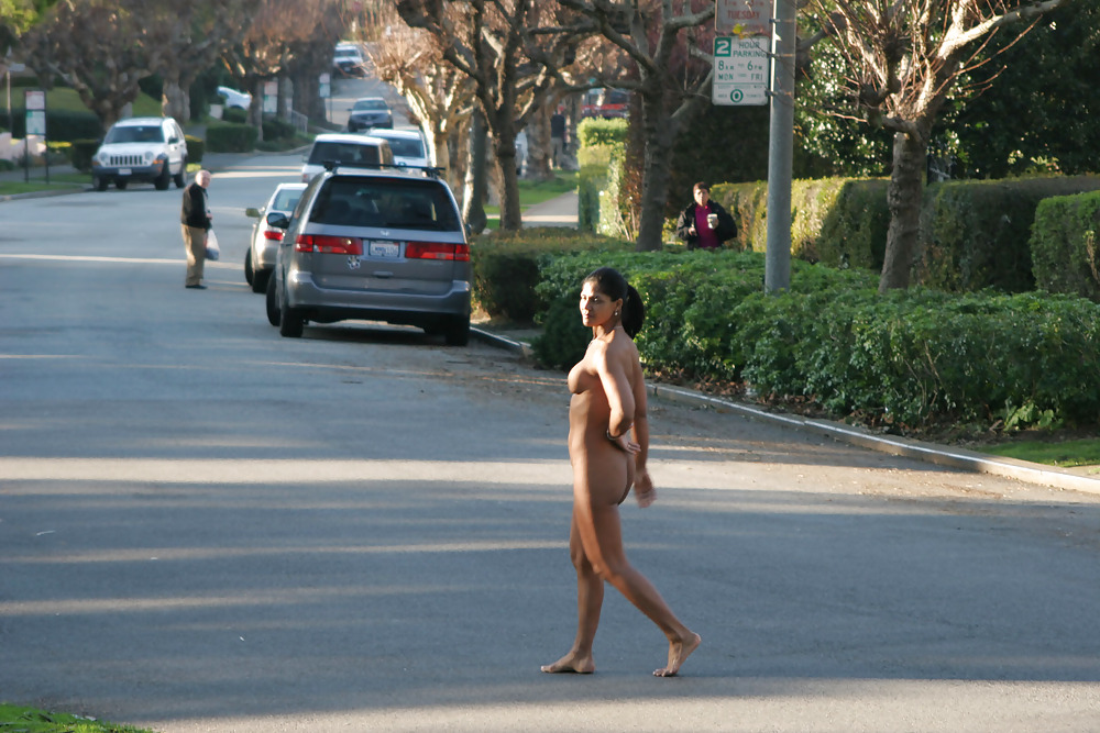 Nude in Public pict gal