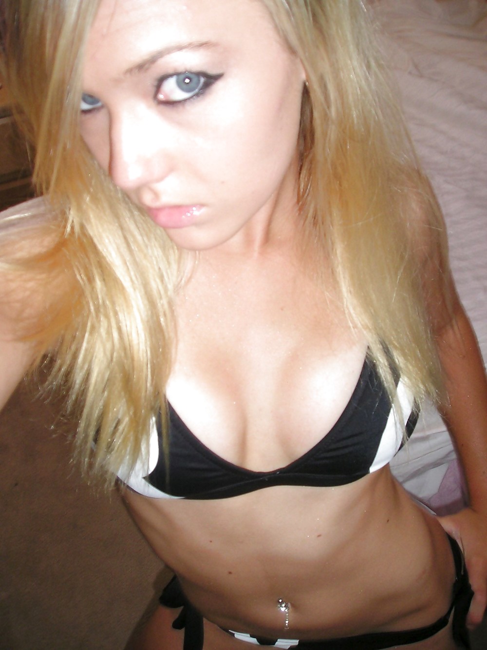 Pretty Amateur Blonde 19 pict gal