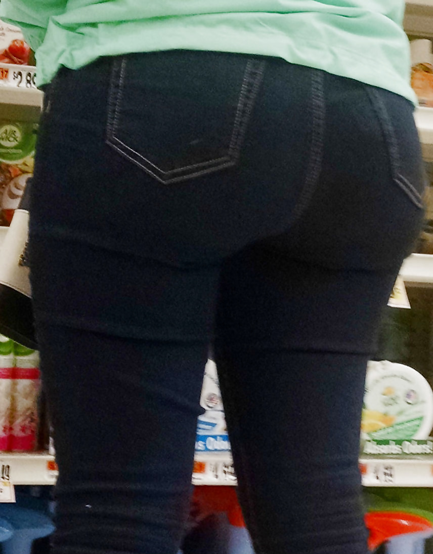 My candid ass shots 13 - HUGE ass in jeans pict gal