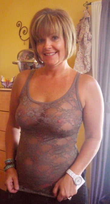 Milfs and cougars - 39 Photos 