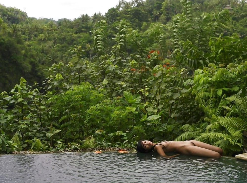 Pretty Asian 41 pict gal