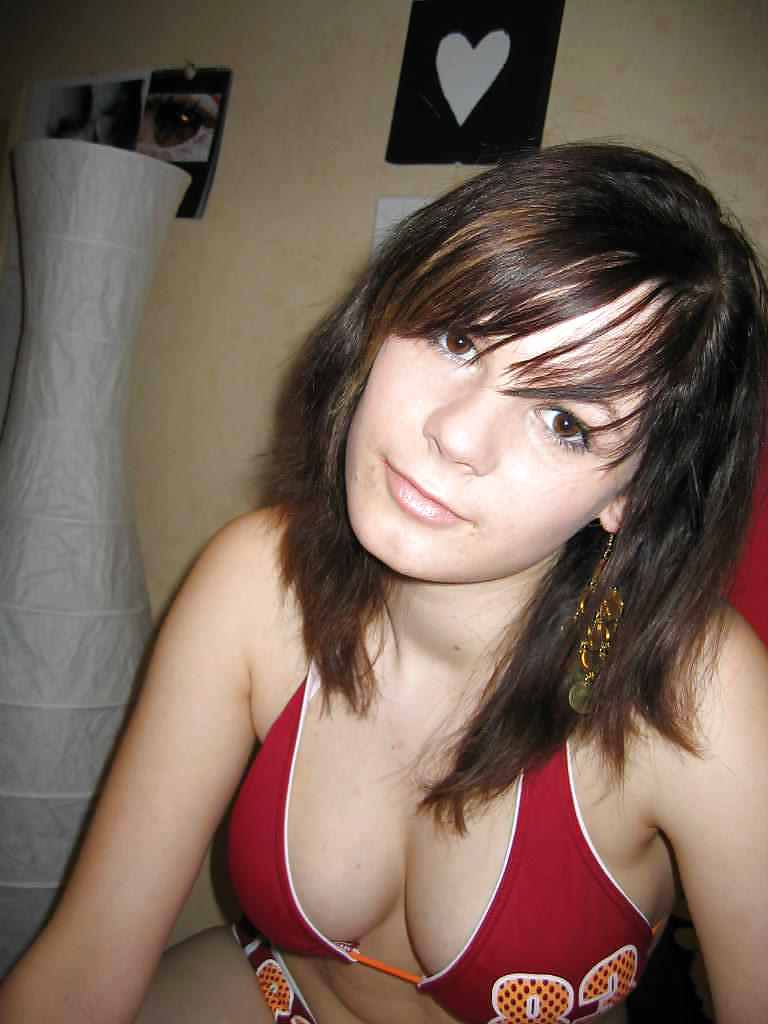brunette Teen pict gal