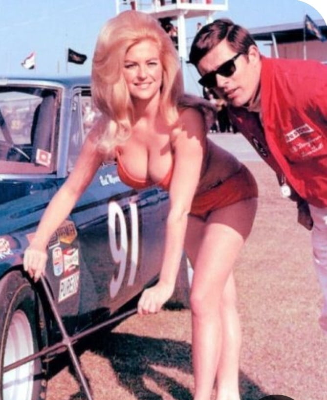 Hot Rod and Racing women - 107 Photos 