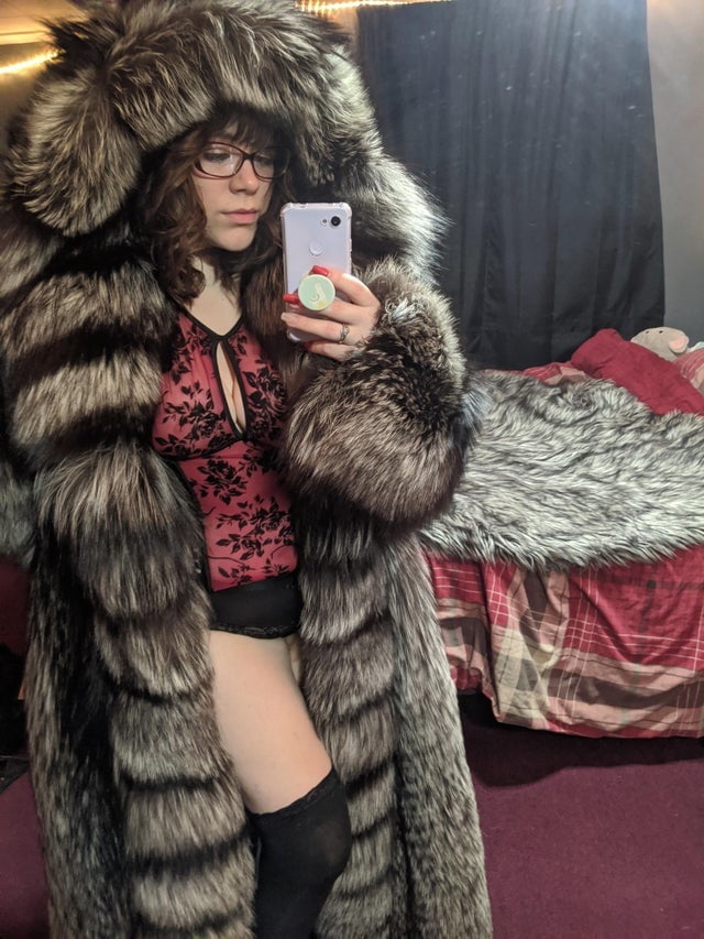 Woman in fur coat 28 - 251 Photos 