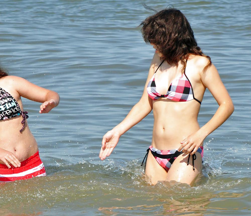 Montreal , Canada - At the beach with HEAVY LENS pict gal