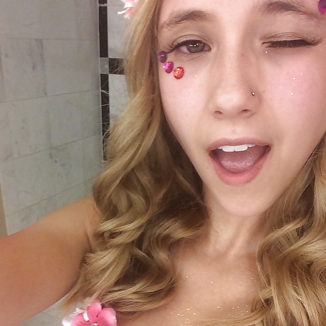 Blonde College Party Girl pict gal