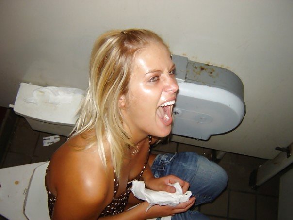 Girls on the toilet pict gal