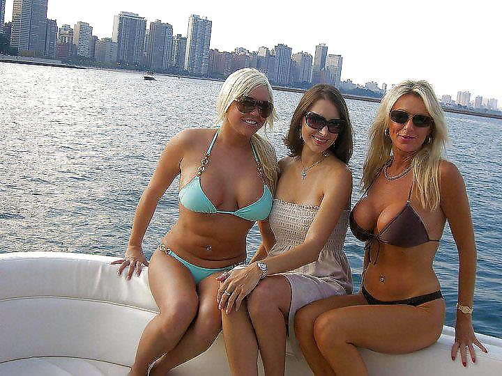 Babes & Boats 12 pict gal