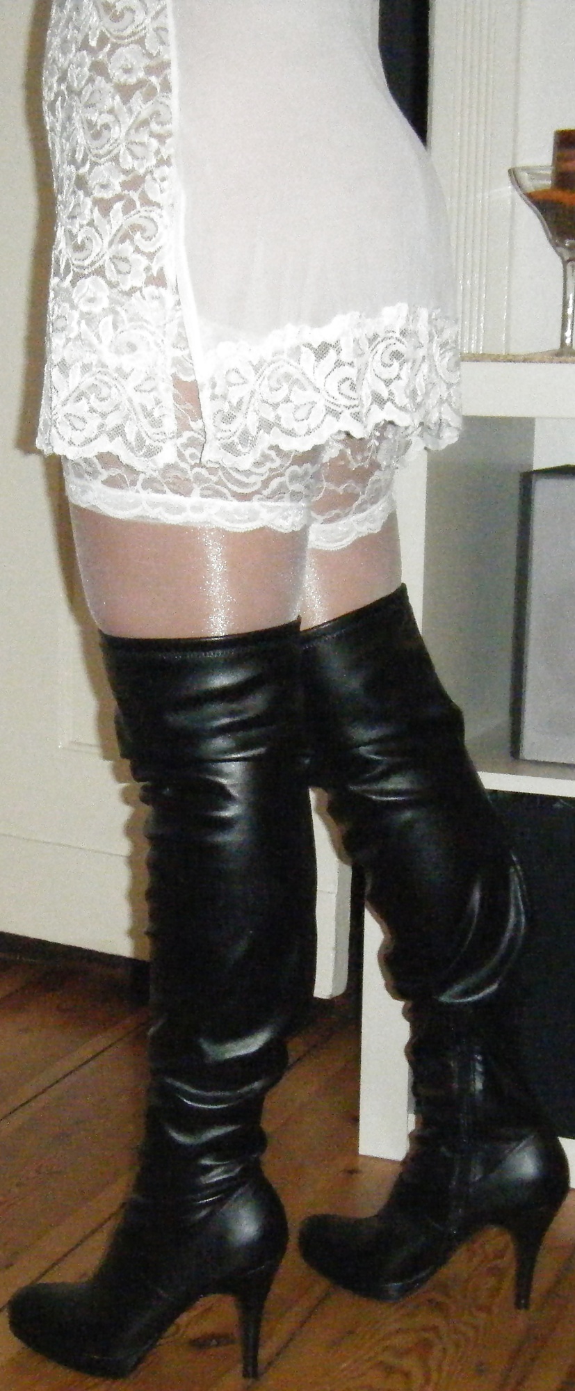 White Stockings in Overkneeboots pict gal