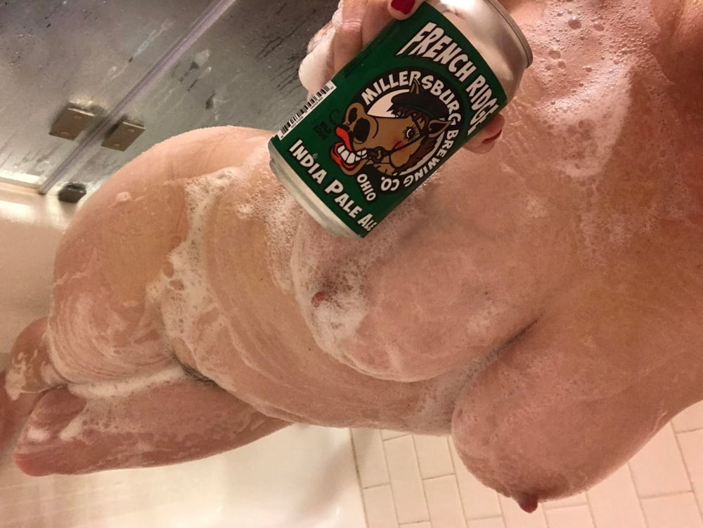 DRINK NAKED (SHOWER BEERS) - 25 Photos 