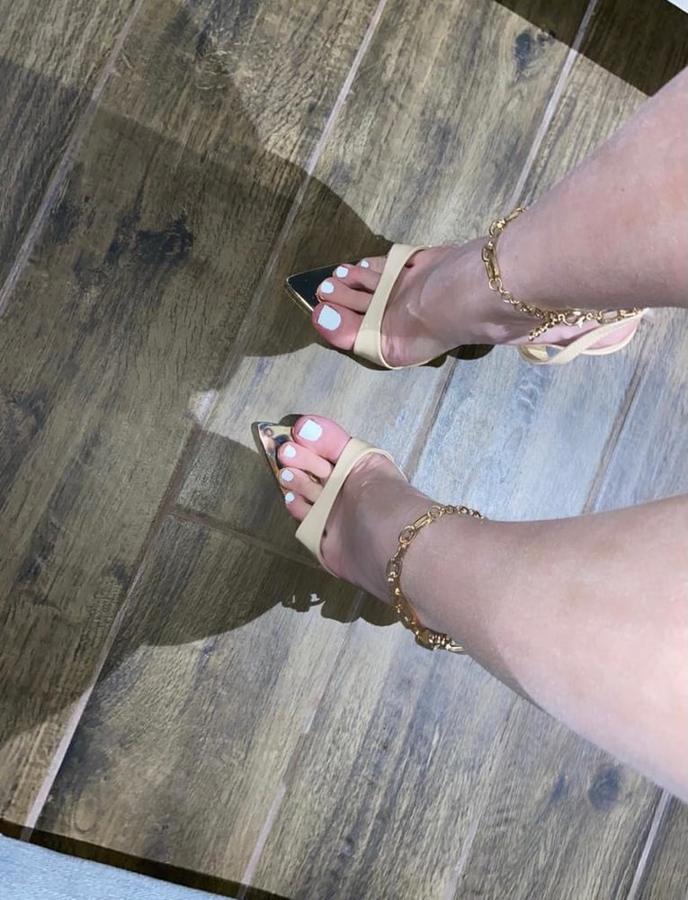 My wife's feet - 25 Pics