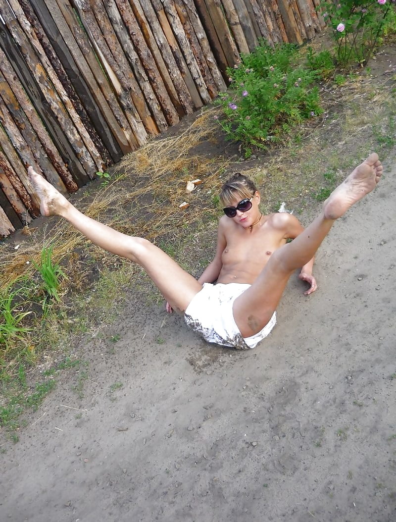 naturist-girl-beach pict gal