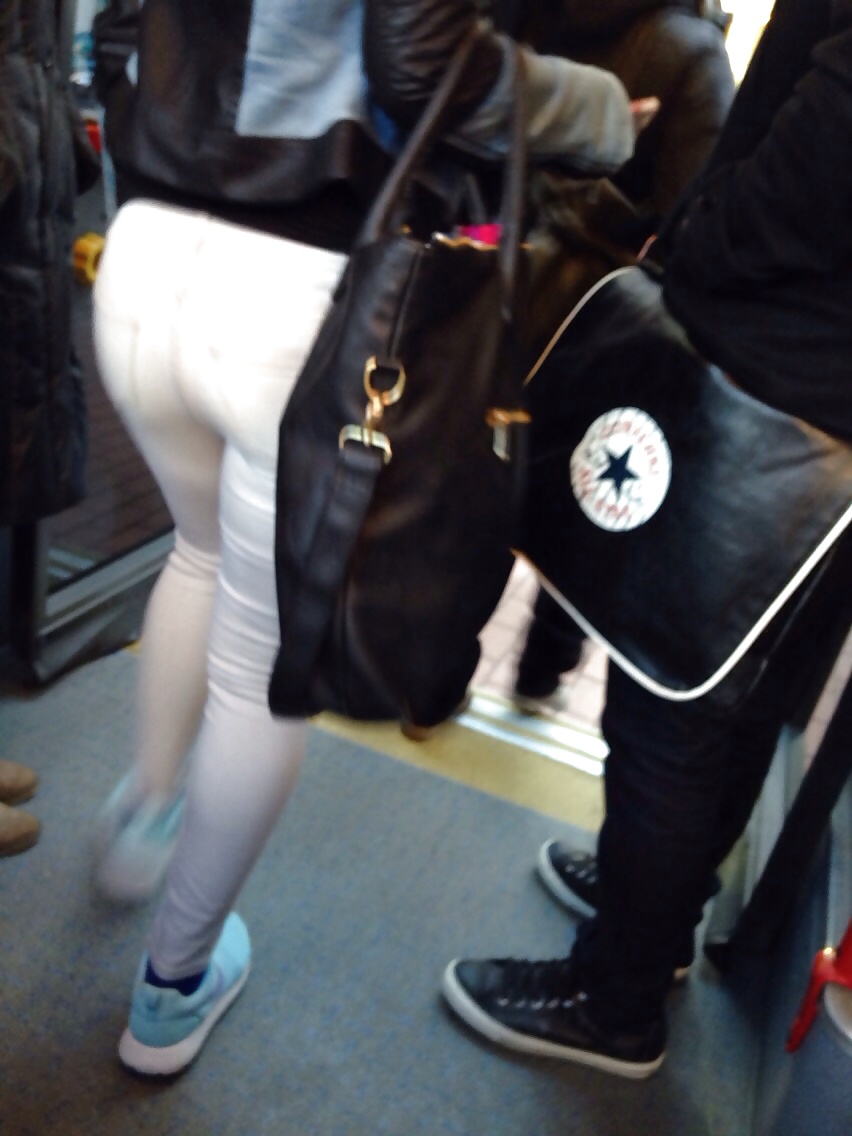 hot ass in the bus pict gal