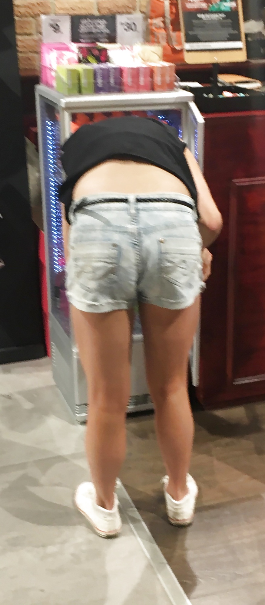 Tight blonde mall teen pict gal