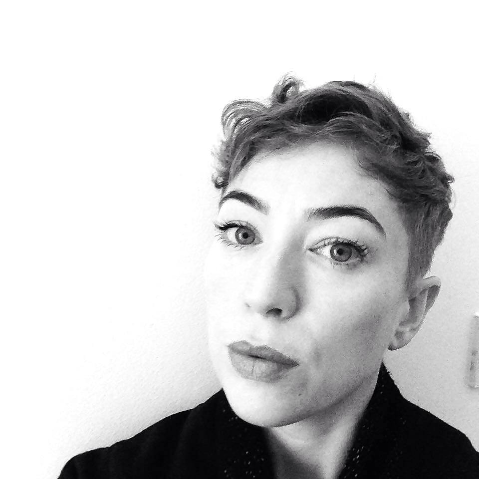 Facebook short haired hotties P3 pict gal