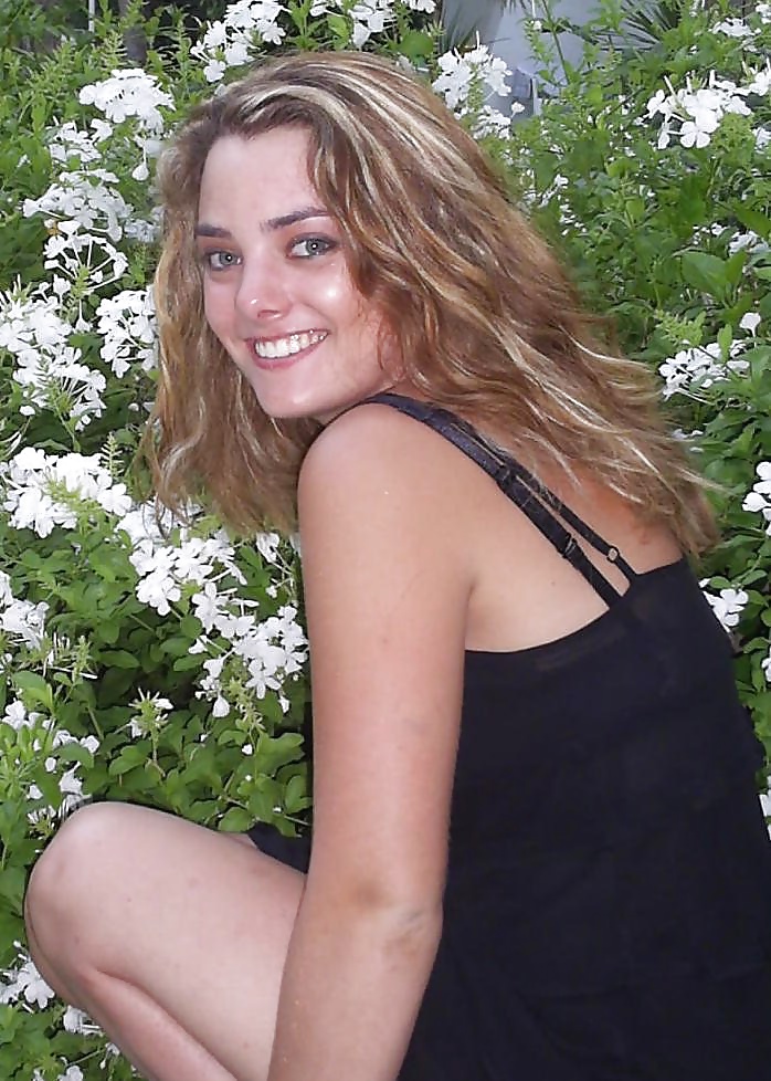 blonde posing pict gal