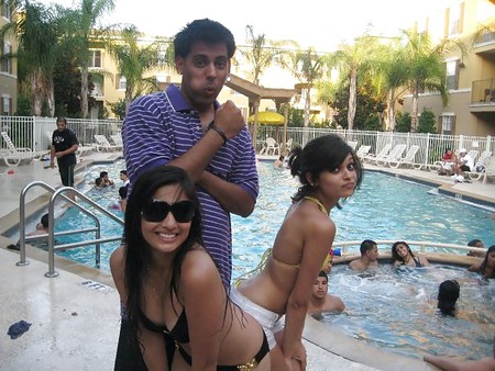 450px x 338px - Indian girls in world beach pictures - 108 Pics | xHamster