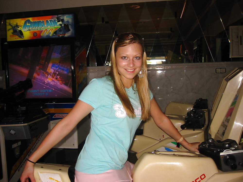 not sisters on Vacation - Enjoy CardinalRoss! pict gal