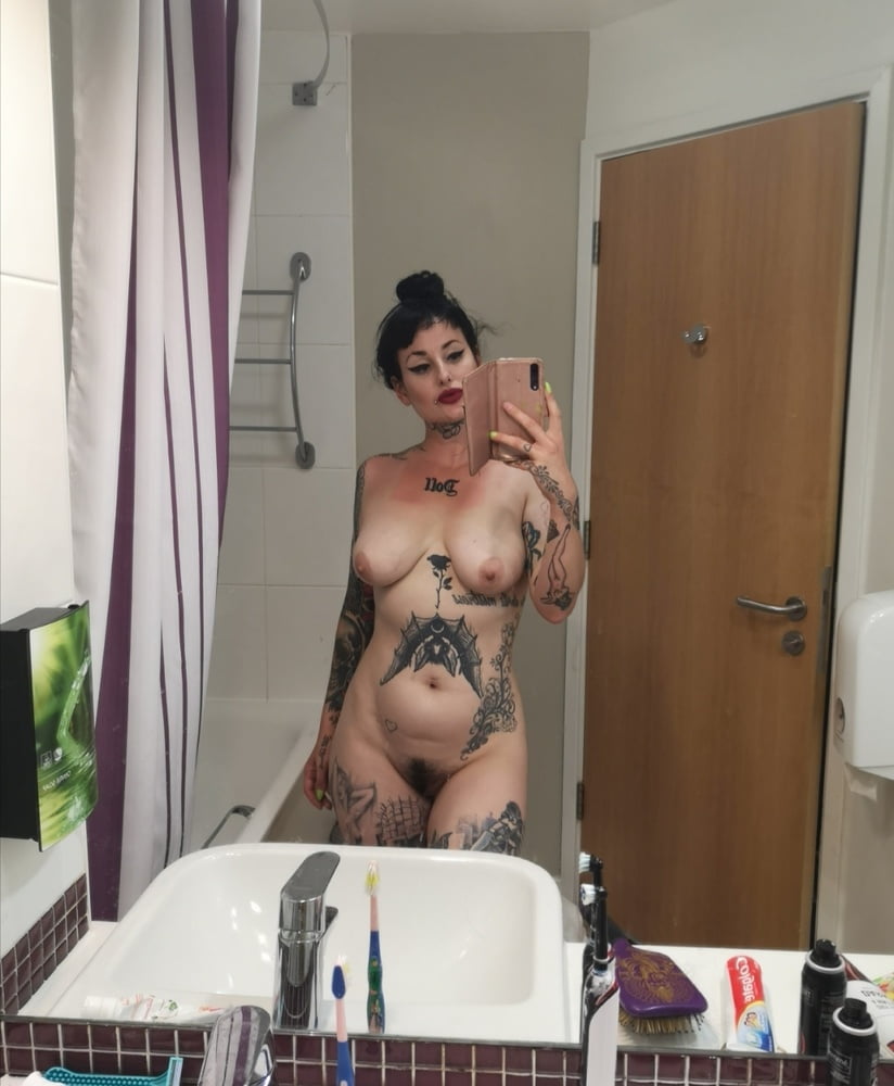 Dumb milf feminist whore from UK exposed - 29 Photos 