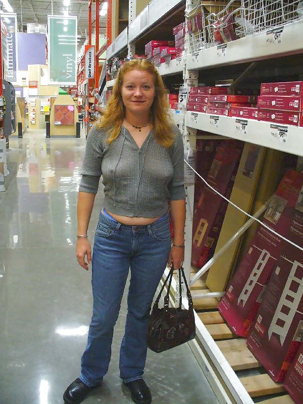 Braless mature lady 03 pict gal