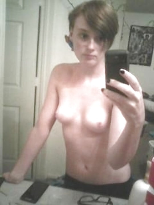 Cute Horny Teen Selfie pict gal