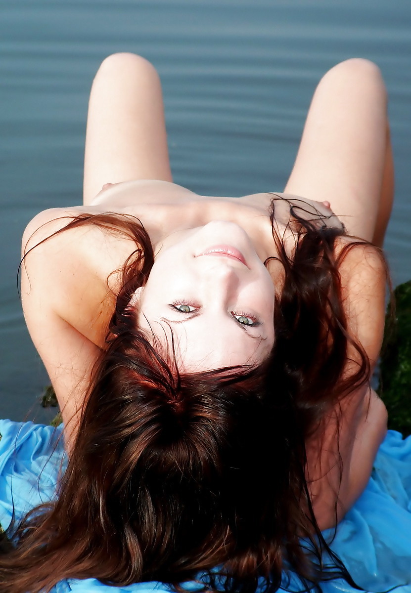 BRUNETTE BY THE LAKE pict gal