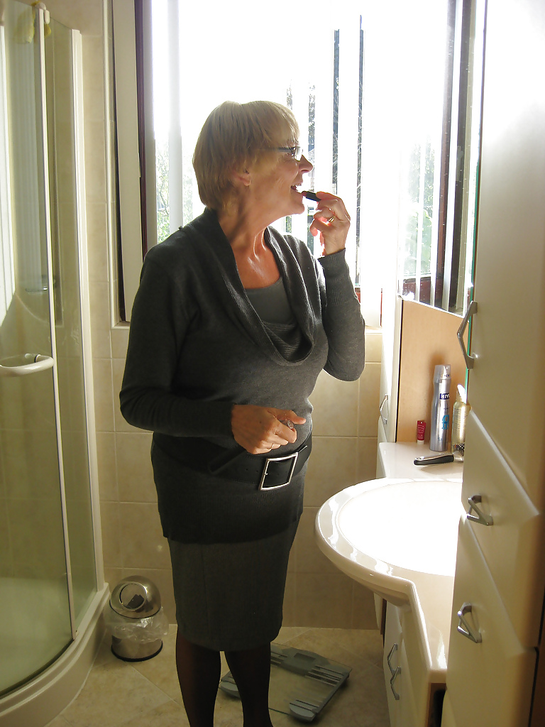 Dutch granny amateur (65 years old) pict gal