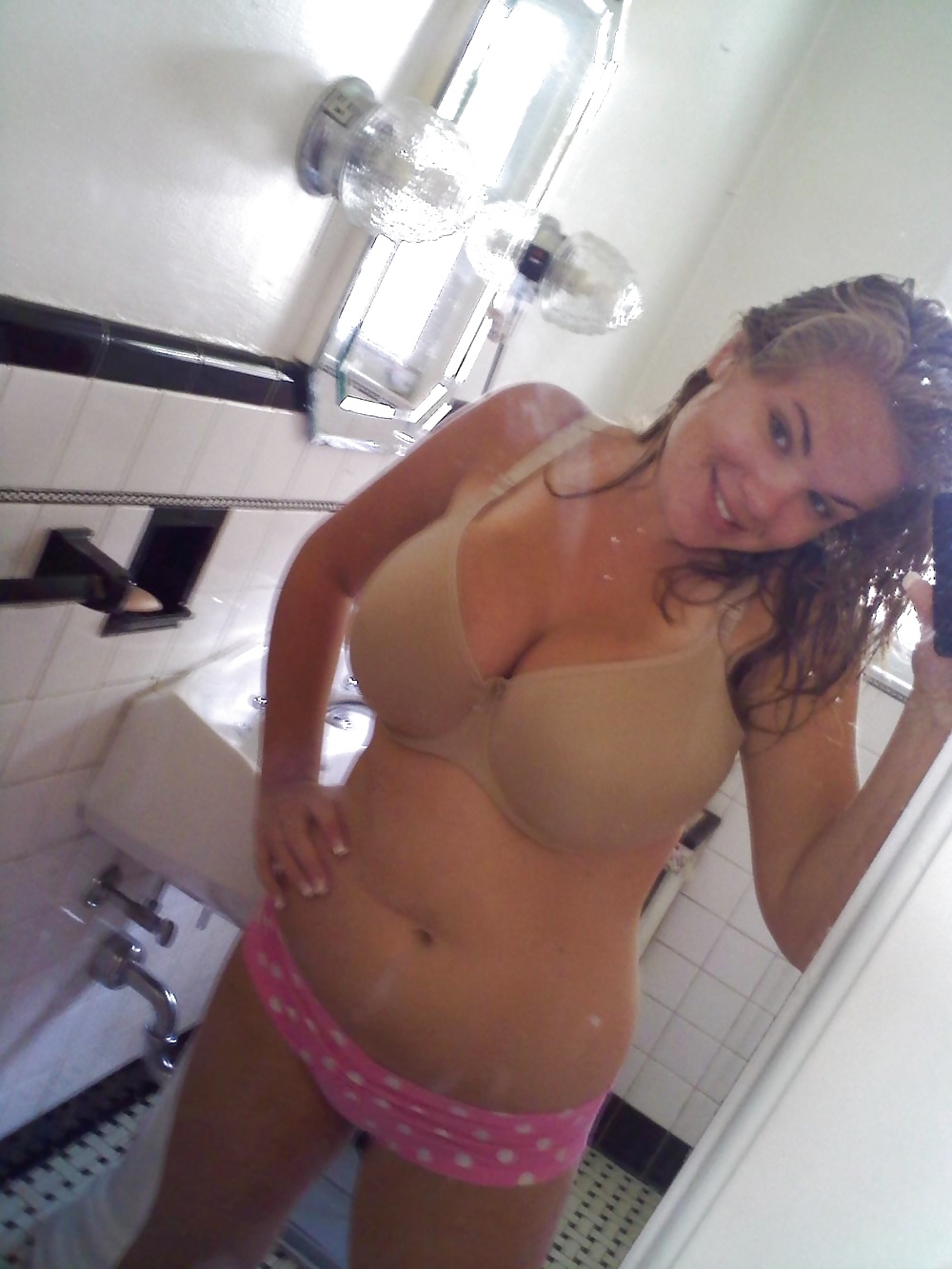 Don't blame her for wanting to show them off pict gal