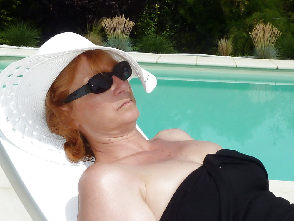 Relaxing at the pool... pict gal