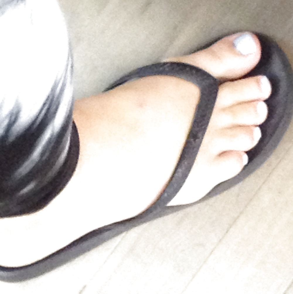 Barefoot Feet Fetish Soles Toes in Sandals pict gal