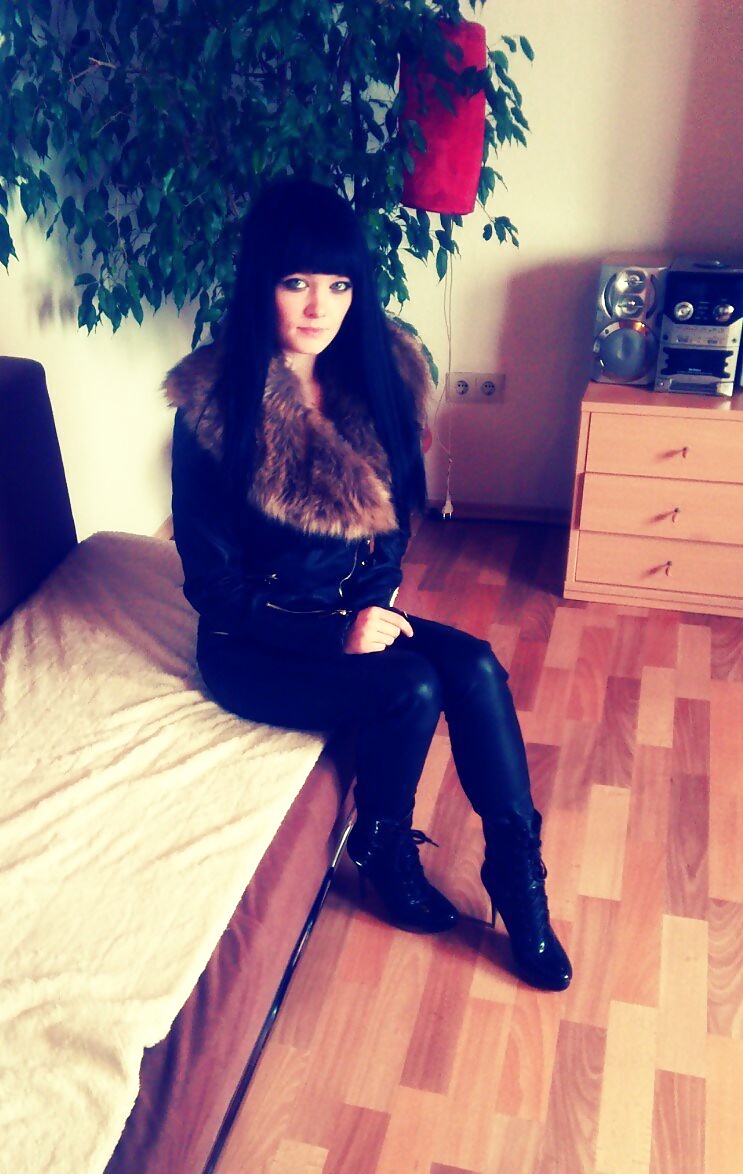 Girls in Leather and Boots part 2 pict gal