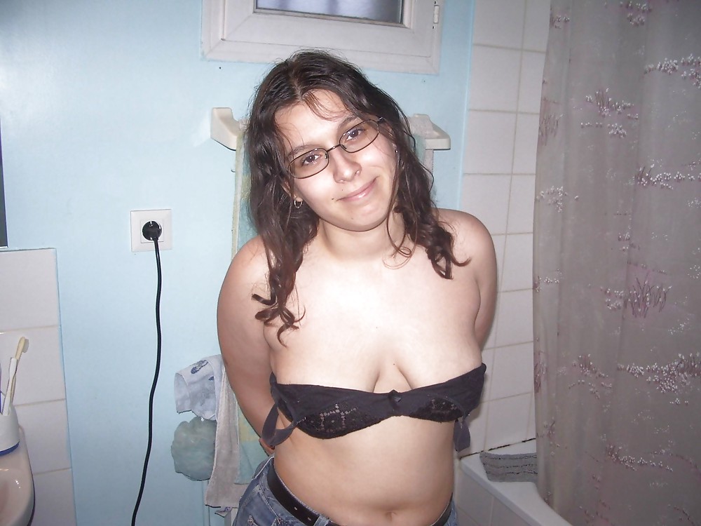 FRENCH CHUBBY TEEN POSING FOR HER BOYFRIEND pict gal